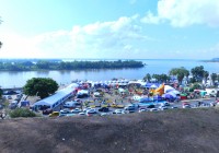 Feria en Parana a orillas del rio