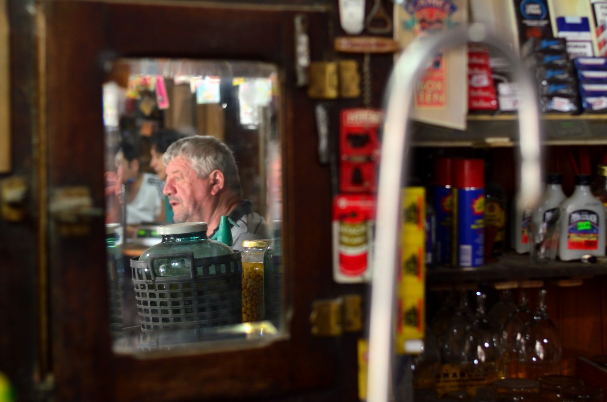 Mediodia en un viejo almacen