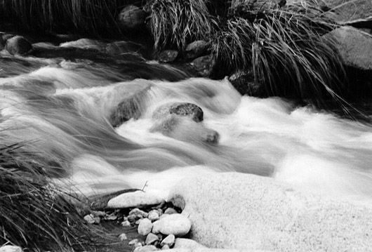 "Acariciando las piedras" de Pablo Aspee