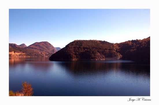 "`Lago Lacar en otoo l`" de Jorge A. Cceres