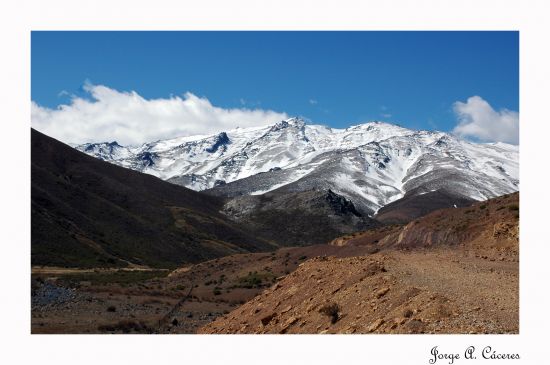 "Camino de cornisa ll" de Jorge A. Cceres