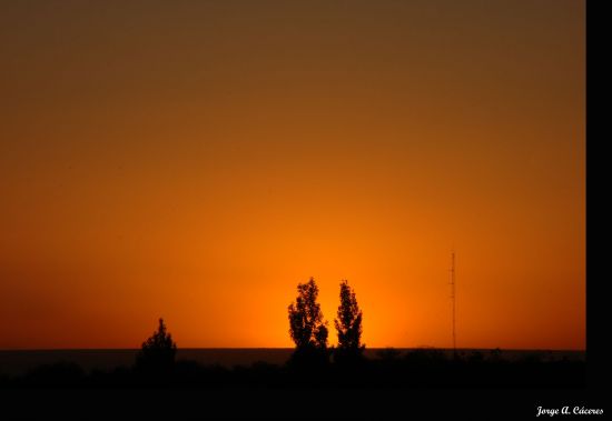 "`atardecer hoy lll`" de Jorge A. Cceres