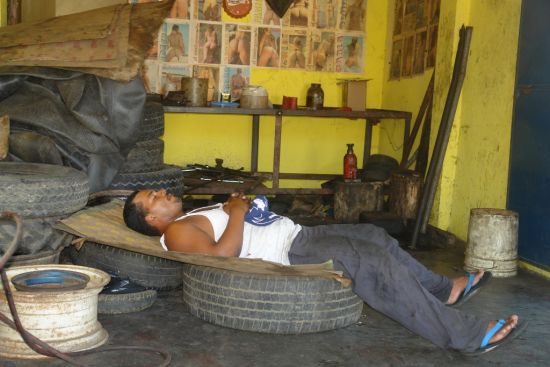 "siesta en el taller" de Marcelino Alonso