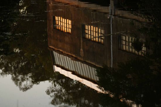 "Reflejando el abandono.." de Mariana Marziali