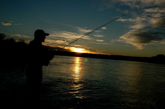 "` De pesca al amanecer`" de Jorge A. Cceres