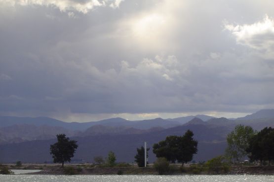 "Atardecer en el Oasis" de Csar Manrique