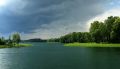 tormenta en el lago
