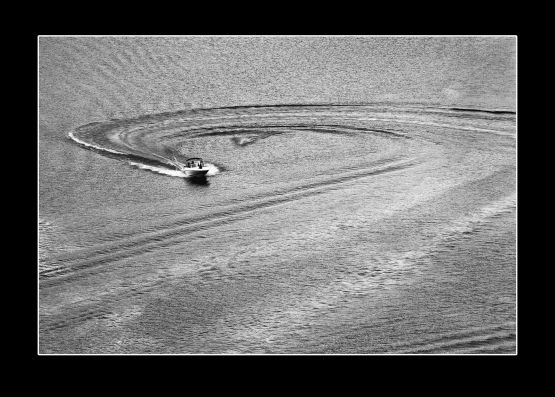 "Un paseo en el lago Los Molinos" de Carlo Legnazzi