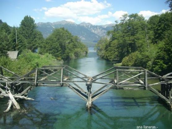 "Puente viejo." de Ana Llaneras.