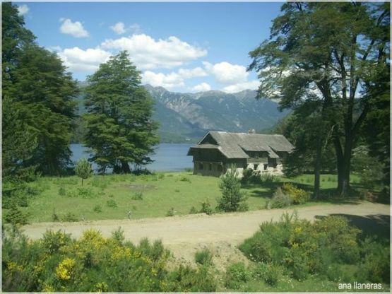 "tpica Bariloche." de Ana Llaneras.