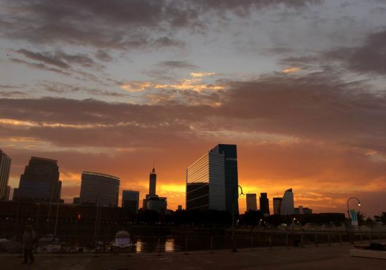 "Atardecer en Puerto Madero" de Ricardo Baigorria