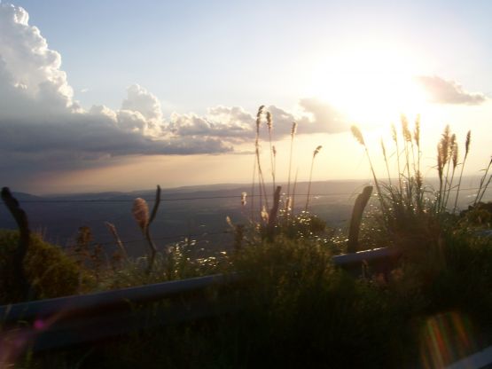 "Atardecer en pleno ascenso" de Martha A. Moreschi