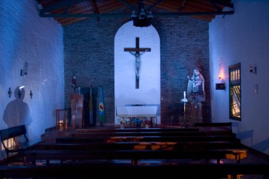 "Iglesia de noche" de Lautaro Garca