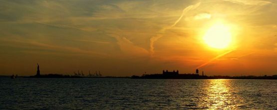 "Atardecer en East River" de Claudia Niro