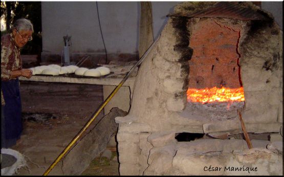 "Horno de Barro Listo para el Amasijo" de Csar Manrique