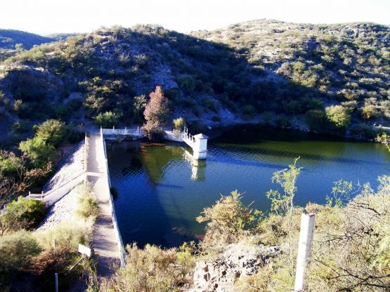 "Dique de San Agustin del valle fertil" de Martha A. Moreschi