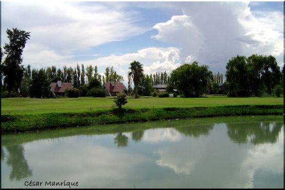 "Campo de golf" de Csar Manrique