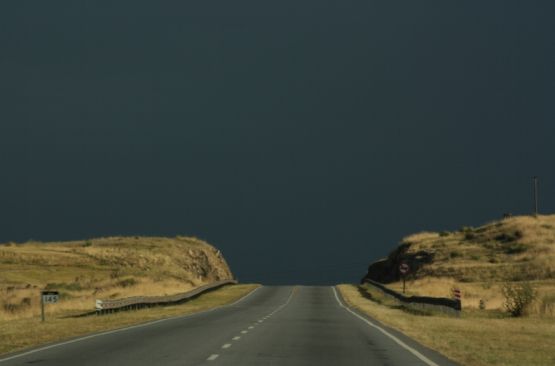 "Al borde de la tormenta y..." de Carmen Nievas