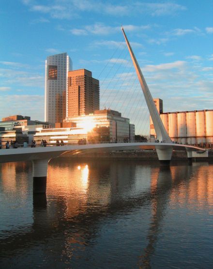 "Puente de la Mujer en Puerto Madero" de Solis Alba Iris