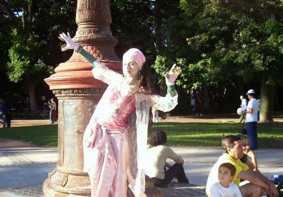 "estatua viviente" de Noemi Gomez