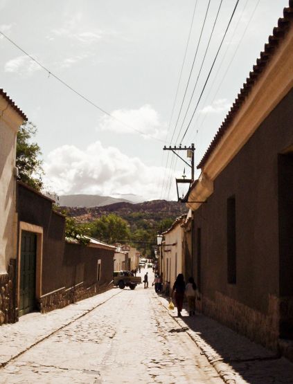 "Agotando la sombra" de Martha A. Moreschi