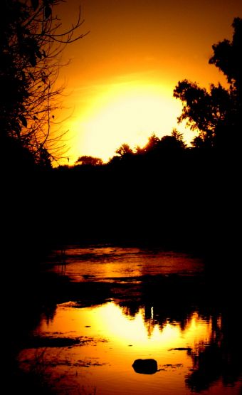 "Atardecer en rojo y negro" de Jorge Berterretch