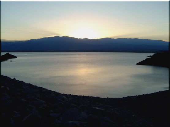 "Atardecer Otoal en el lago" de Csar Manrique