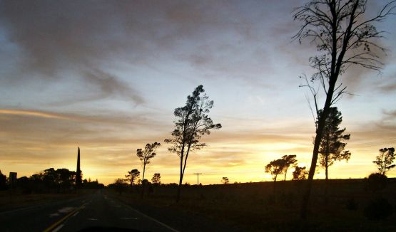 "Amanece en la Ruta" de Martha A. Moreschi