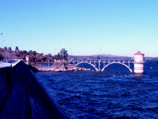 "Embalse azul" de Jorge Berterretch