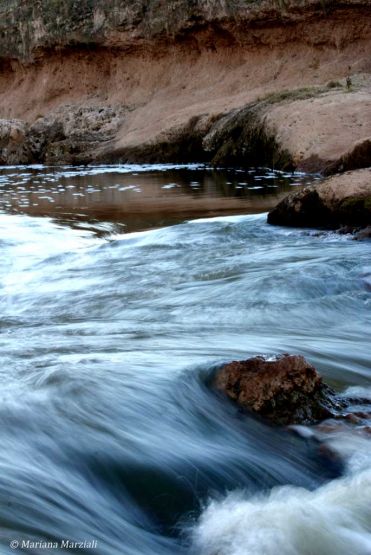 "Como corre el agua..." de Mariana Marziali