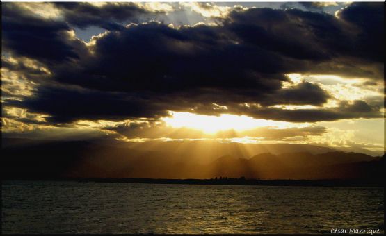 "Atardecer en El Lago I" de Csar Manrique