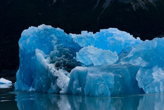 "On the rocks, in blue" de Ricardo Palmadessa