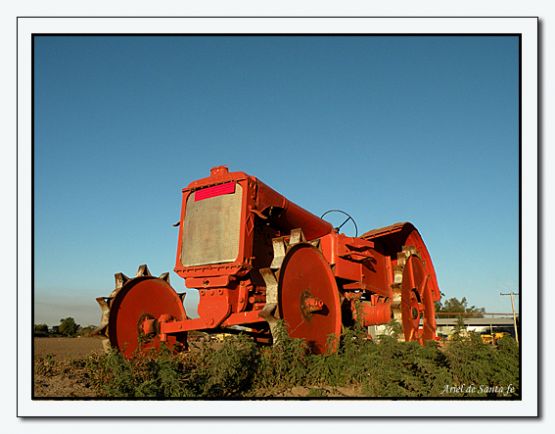 "el tractor naranja" de Ariel Dario Albamonte