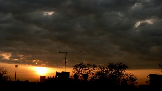 "asi despierta la ciudad..." de Noemi Gomez