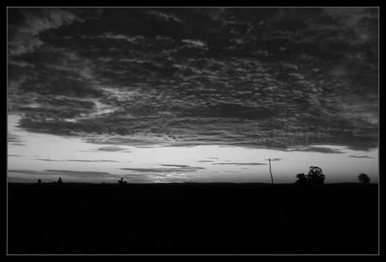 "Atardecer en ByN" de Seba Japas