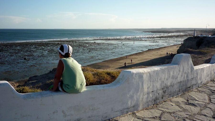 "Frente al Mar" de Nestor Ponce