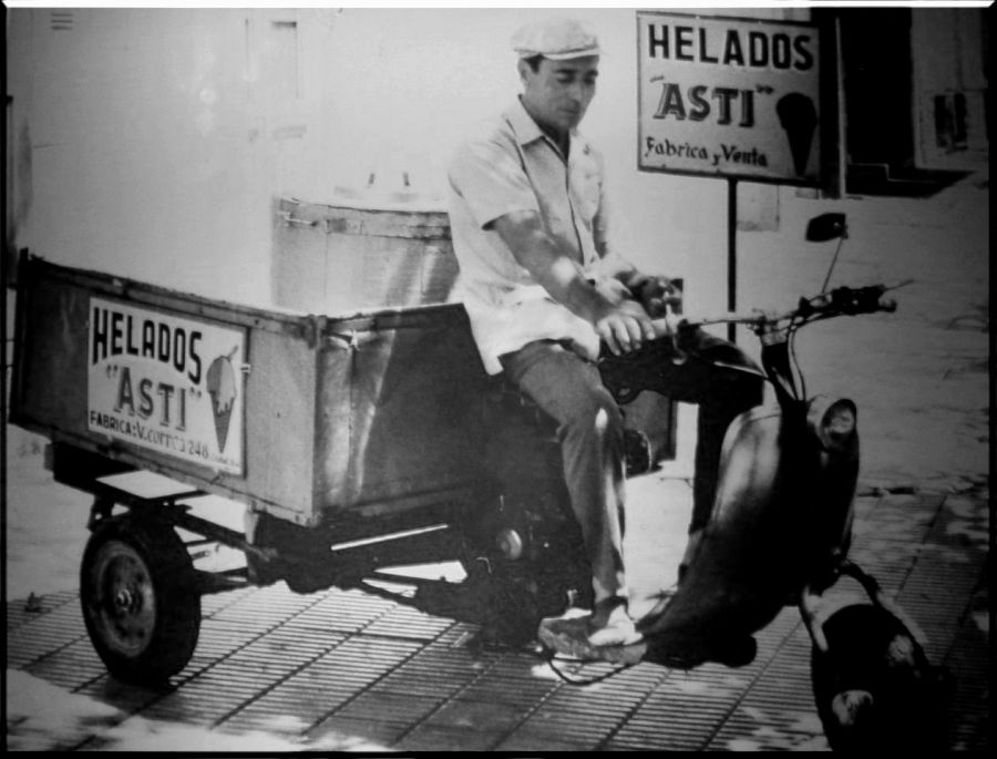 "El Heladero Ambulante" de Csar Manrique