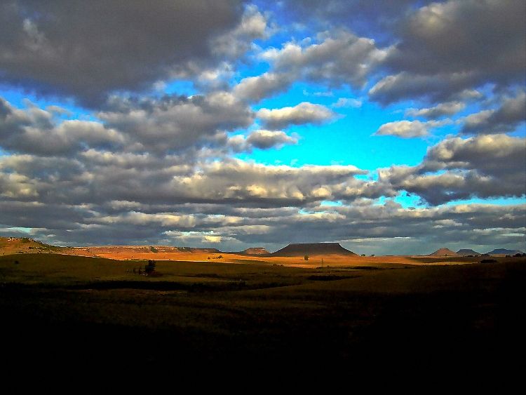 "Cerros Chatos" de Arturo Rey