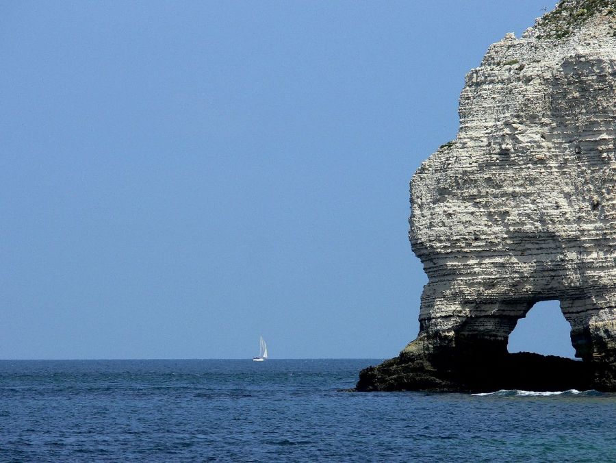 "velero blanco" de Alejandra Ruiz de Mendarozqueta