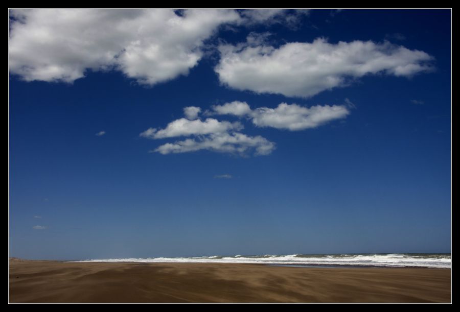 "El cielo, el mar, y mi silencio..." de Seba Japas