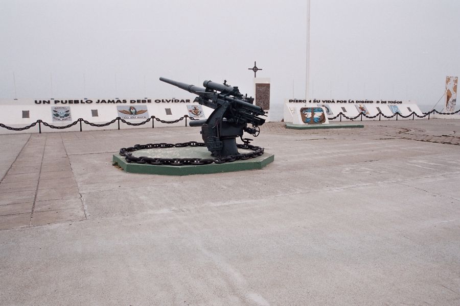 "HOMENAJE A LOS HEROES DE MALVINAS" de Jose Alberto Vicente