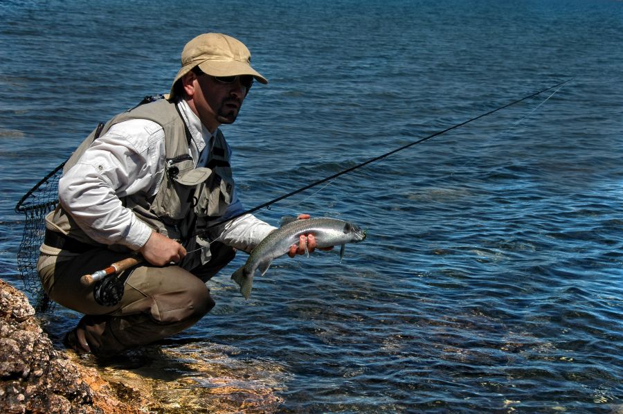 "`Pescador cazado`" de Jorge A. Cceres