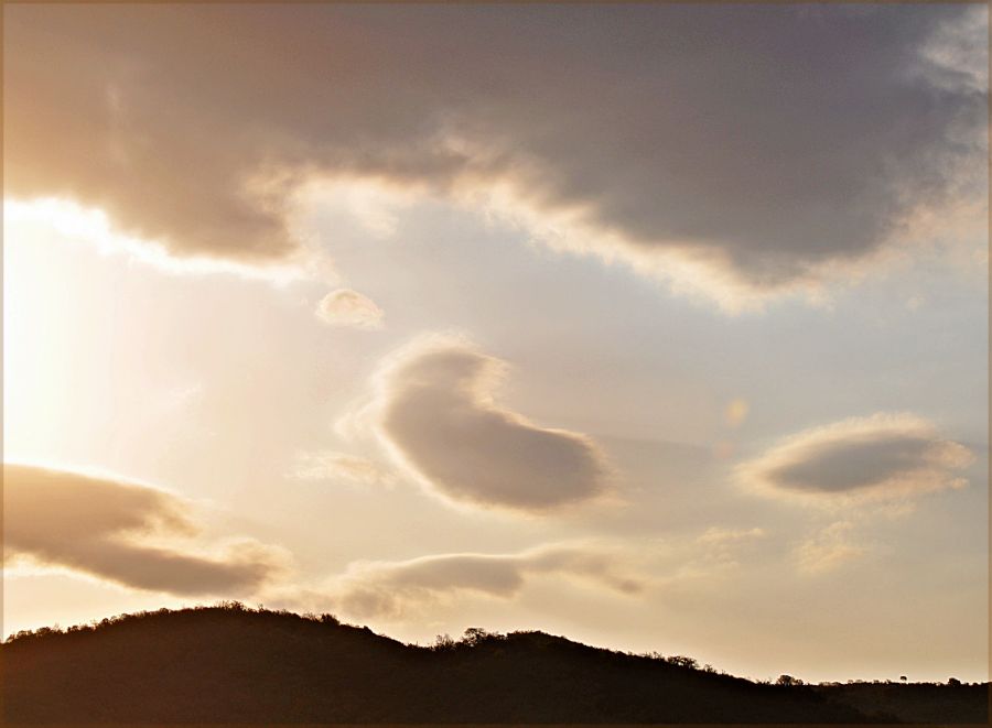 "Como empujando las nubes" de Martha A. Moreschi