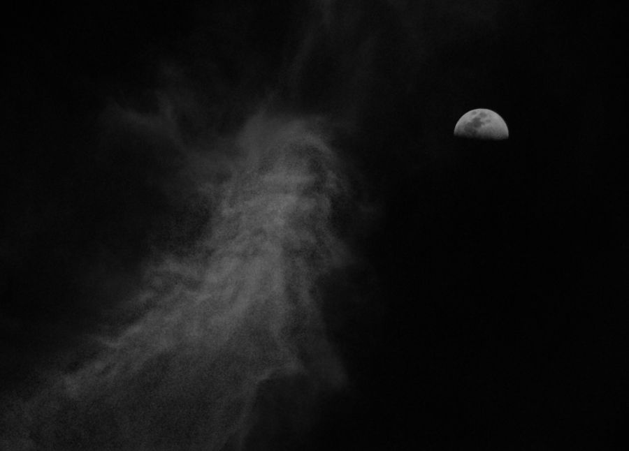 "`nube. ..luna`" de Jorge A. Cceres