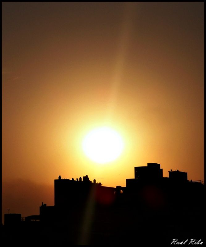 "Atardecer en la ciudad II" de Ral Riba