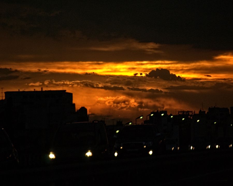 "atardecer en la ciudad" de Solis Alba Iris