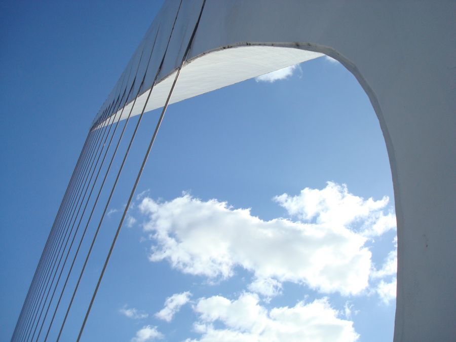 "monumento a la mujer" de Carlos Goverchesky