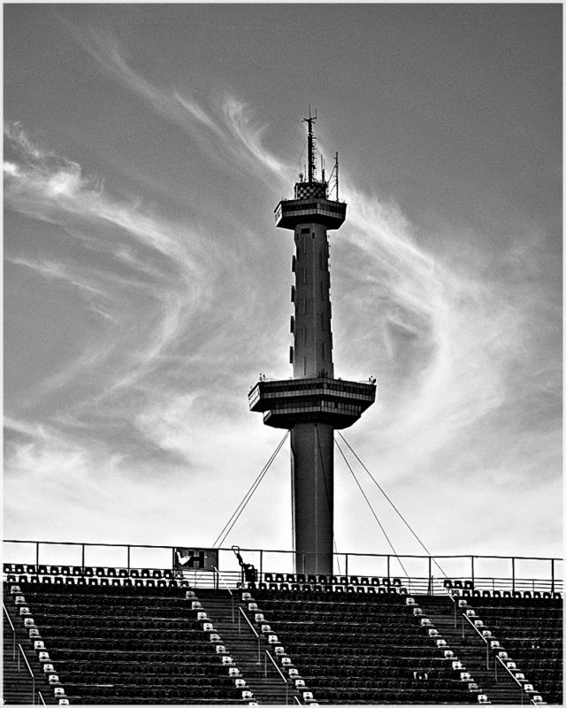 "La torre y las nubes" de Solis Alba Iris