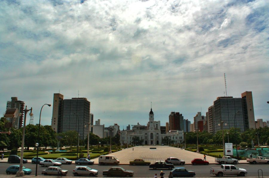 "Plaza Moreno, Palacio municipal" de Carmen Nievas