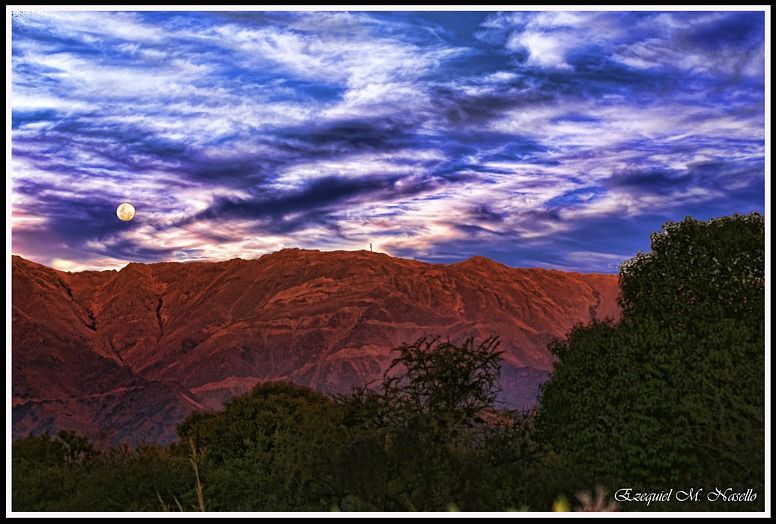 "Entre el cielo y las sierras..." de Ezequiel M. Nasello